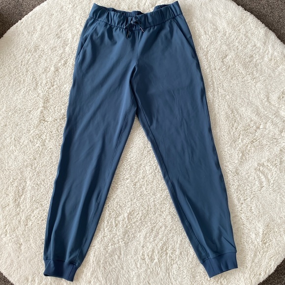 ❤️ Lululemon On the Fly Jogger Size 4 Blue NWOT - Picture 8 of 11